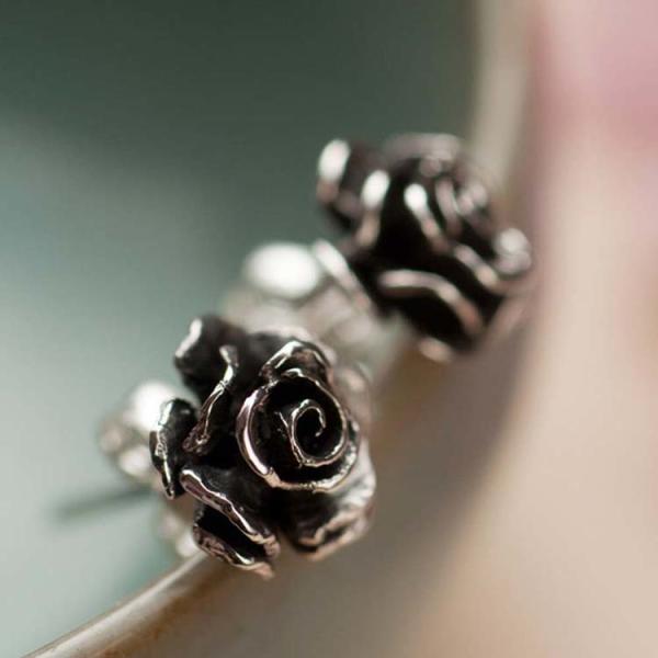Women Sterling 925 Silver Rose Design Black Rhodium Plated Stud Earrings (034970)