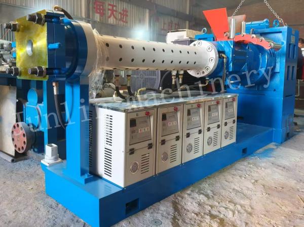 Machine d'extrusion de caoutchouc à alimentation froide, extrudeuse de tamisage de caoutchouc pour bande de roulement de pneu
