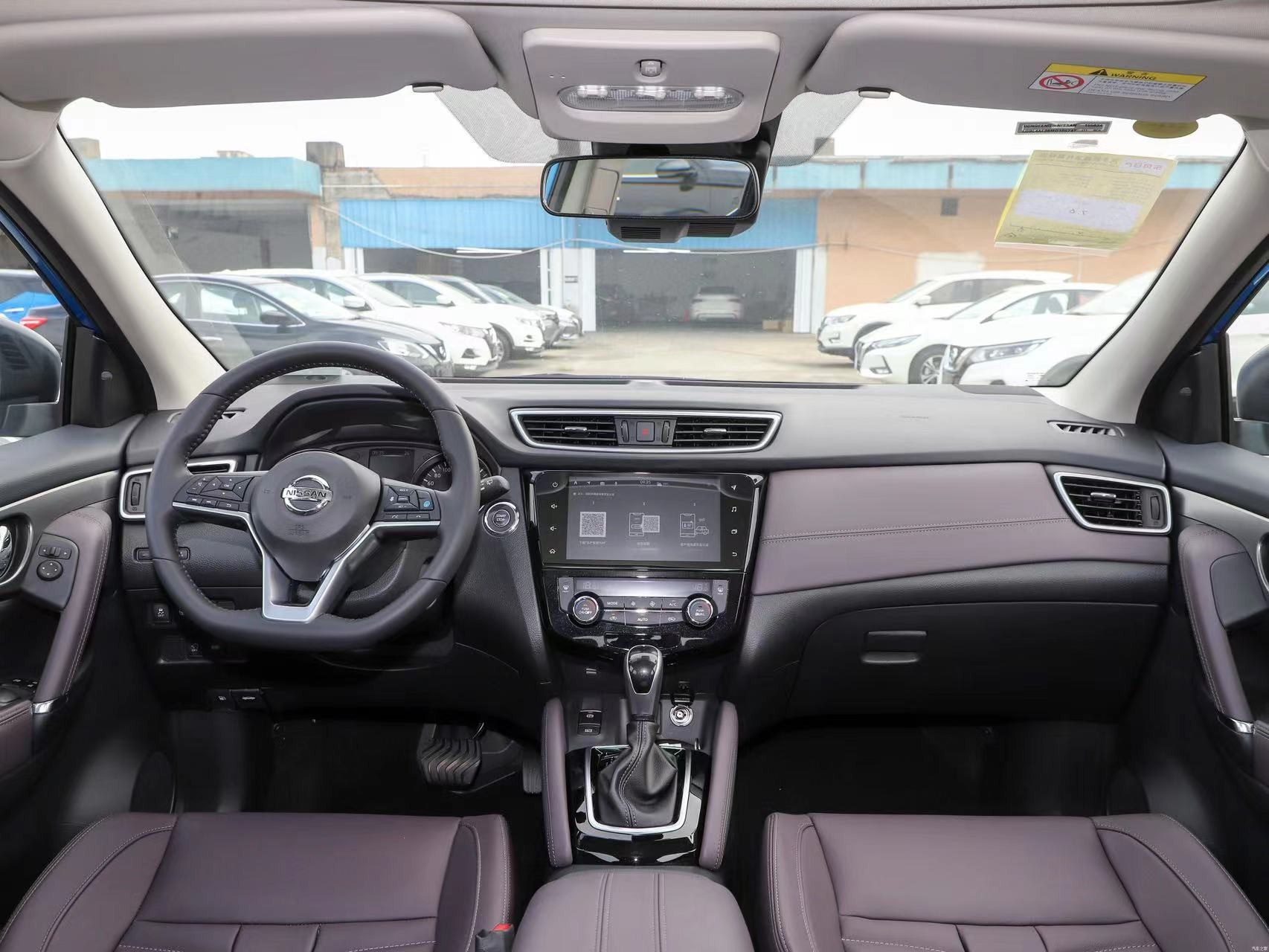 Бензин компакта SUV версии Nissan Qashqai 2022 2.0L CVT XV Zhixiang 5 мест