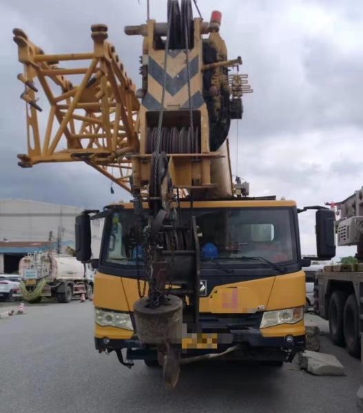 Crane orange 55TON Cran hydraulique terrestre mobile monté sur un camion