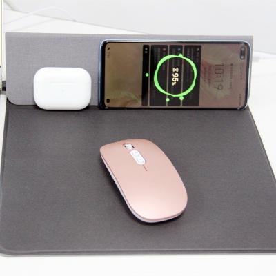 Foldable Nontoxic Mouse Pad With Phone Holder , 10W Mouse Pad Charging Station