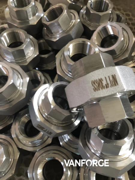 ASTM A182 3000LBS ASME B16.11 BS3799 Forged Steel Pipe Fittings Socket Weld Half Coupling