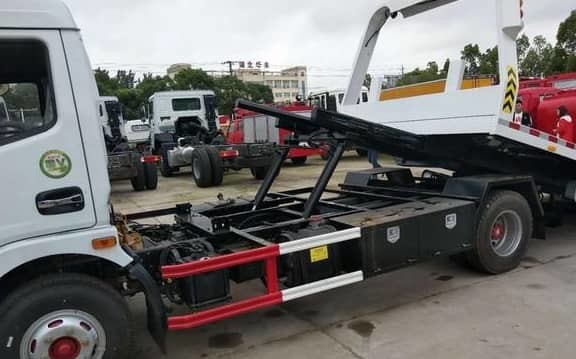 Euro 3 Dongfeng 95HP 6 Wheel Road Rescue Tow Trucks 3 Tons 5 Tons 6 Tons