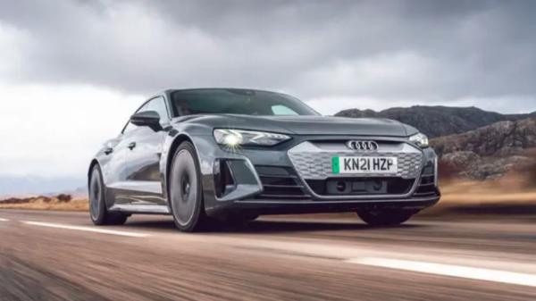 a low, long, wide and lean looking four-door car at 2023Audi e-Tron GT  pure Electric Car 673hp 480km New energy vehicle
