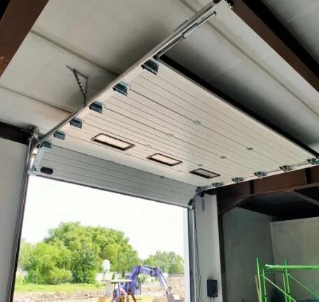 современный дизайн секционный промышленный 50mm~80mm Толщина Изолированная секционная гаражная дверь, коммерческая секционная дверь