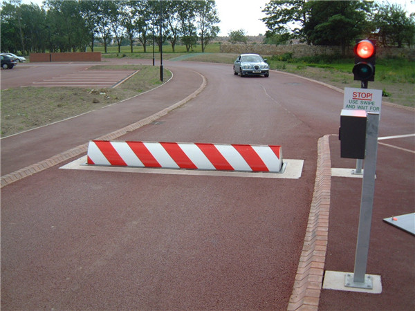 Управлением корабля высокого уровня безопасности roadblockers автоматическим гидровлические поднимая с времененем восхода 3s