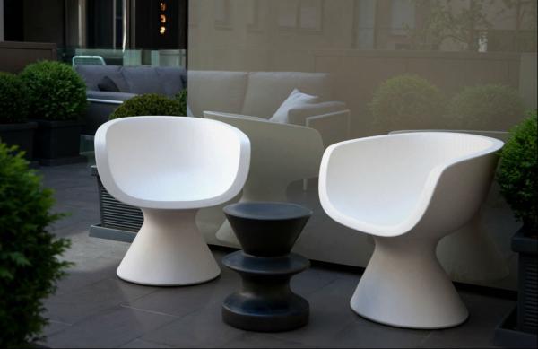  Dora Fiberglass Dining Chair Restaurant Cup Shape 65 * 69 * 80 CM