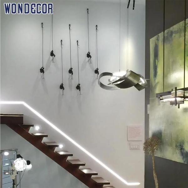 ИНТЕРЕСУЕТ желтым цветом домашней формы подъема скульптуры стены оформления латунной темным