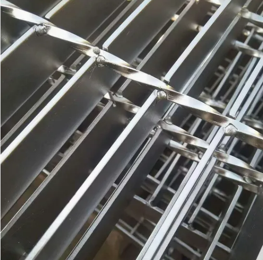 Heavy Duty Serrated Welded Bar Grating for Industrial Walkways and Platforms
