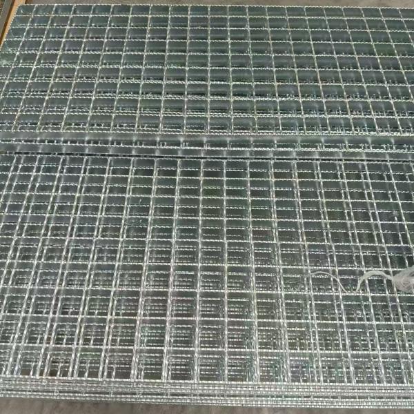 A strong and durable steel grating with fire resistance and effective skid resistance