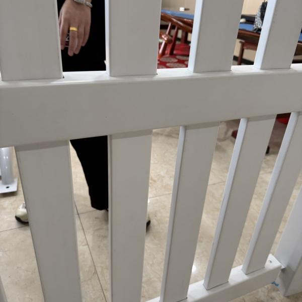 Durable PVC Garden Fence Adjustable Size 2.44m Wide Pvc Yard Fence