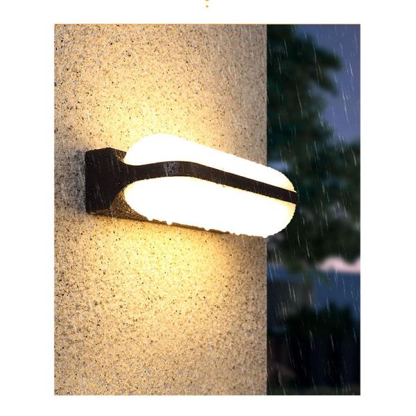 Moisture Proof Outdoor Balcony Wall Lights 100*260mm Black Color