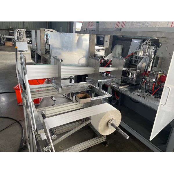 Automatic Single Sheet Wet Tissue Packing Machine 3/4 Side Sealing Sachet Packaging Machine for Hotel