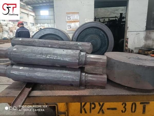 Forjas de acero al carbono de precisión para ejes intermedios de engranajes para cajas de cambios