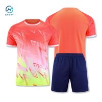 Des maillots à manches courtes personnalisables pour les équipes et les marques font une déclaration audacieuse dans n'importe quelle couleur