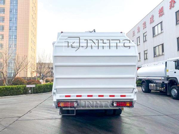Camion accrochant Sinotruk Howo de compacteur de déchets du seau 16CBM