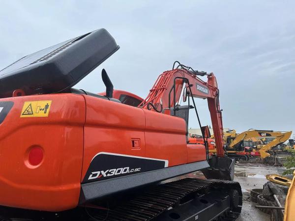dossen in stock excavator used doosan dx300 with cheap price on sale