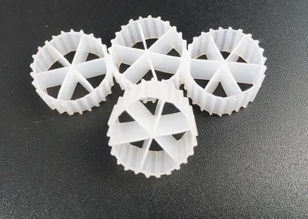 Meios de filtro K1 plásticos hidrófilos de MBBR 6 furos para o tratamento da água