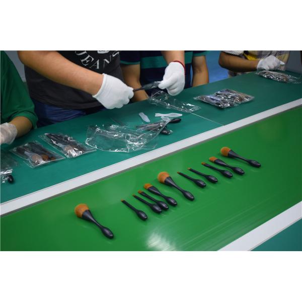 Удобные 4 в 1 одиночной синтетике плюша щетки макияжа щетинятся сейф для чувствительной кожи