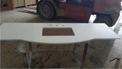 A pedra artificial de quartzo QS301 com vaidade branca de cristal das bancadas da série da telha da mancha do espelho cobre tampos da mesa
