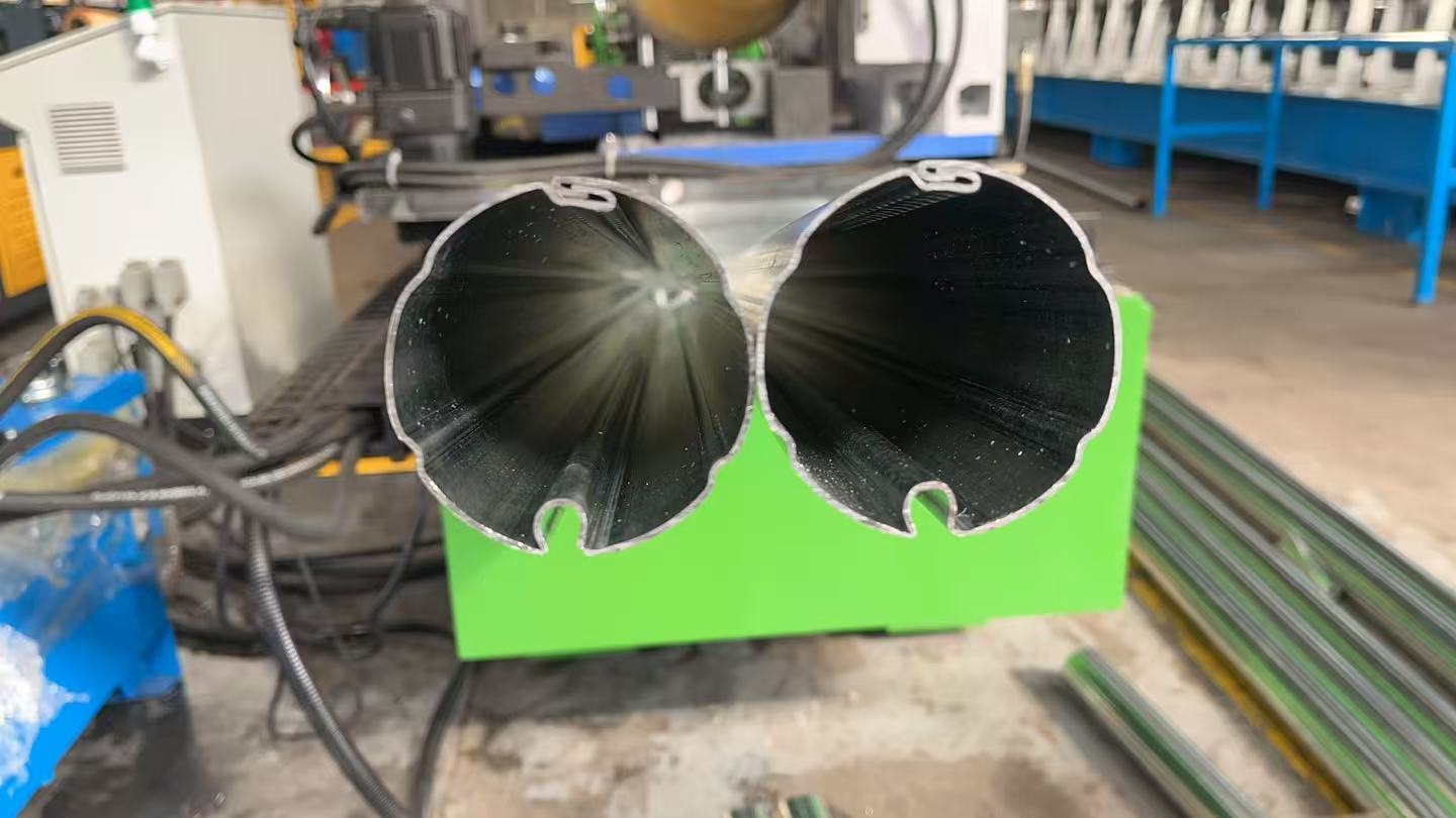 Macedonia 0.6-1.5 Mm Galvanized Steel Diameter 70mm Patio Canopies Awning Pipe Roll Forming Machine With Servo Fly Saw Cutting