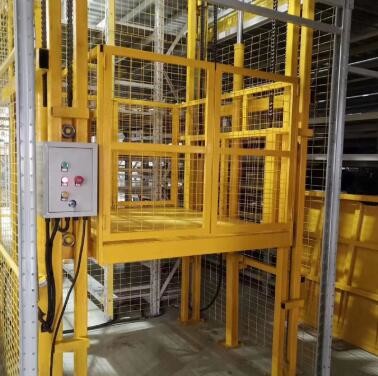 CE аттестовал силу 3000kg мотора 4kw нагружает ведущего бруса груза высоты подъема емкости 6m платформу гидравлического поднимаясь