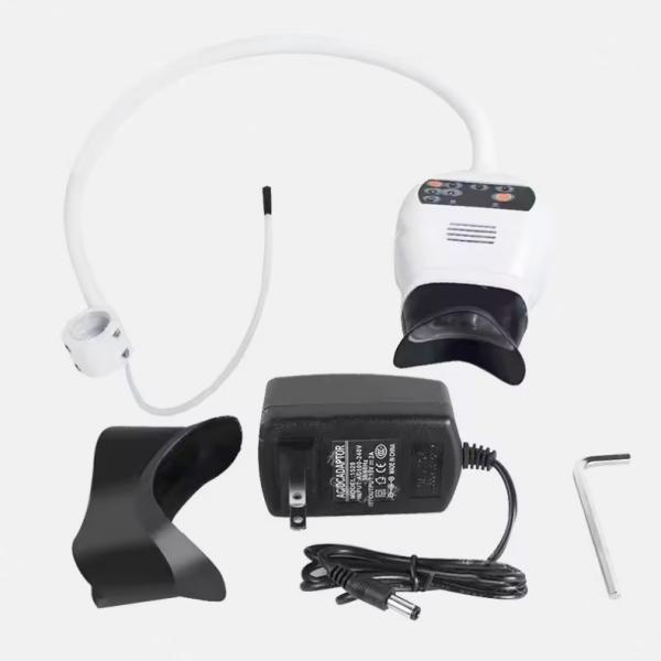 Machine de blanchiment des dents montée sur une chaise dentaire Lumière blanchissante froide lumineuse violette lumineuse