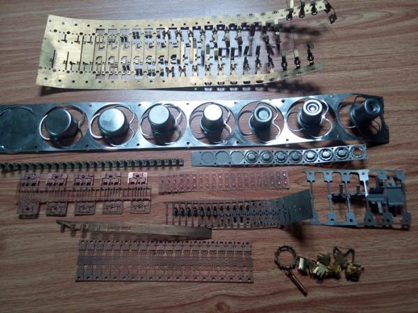 O carimbo morre/bronze dos moldes que carimba as peças um fio EDM de Sodick da cavidade da fileira