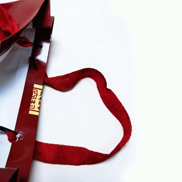 Red Art Paper Bags Reusable Heavy Duty Paper Bags Customized With PP Handle