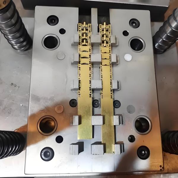 Custom Mold Cavity Aluminum Alloy Injection Mold High Precision For Auto Parts