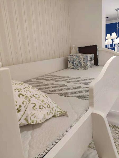 Modern Simple Two Levels Childrens Single Beds With Ladder And Cabinet