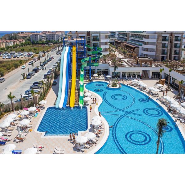 На открытом воздухе детский парк водных развлечений Плавательный бассейн горки