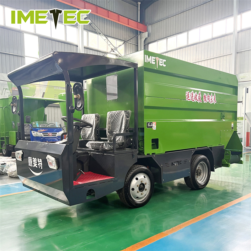 4WD Electric Feed Distribution Silage Wagon Spreader Hay Spreading Car