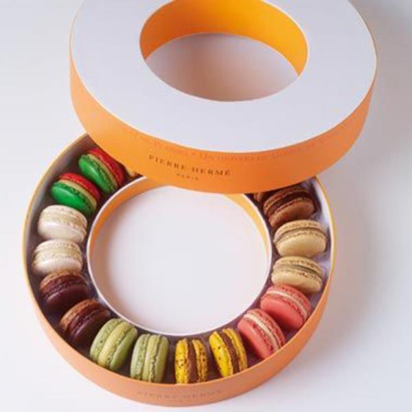 Luxury Paperboard Round Macaron Gift Box With Plastic Tray