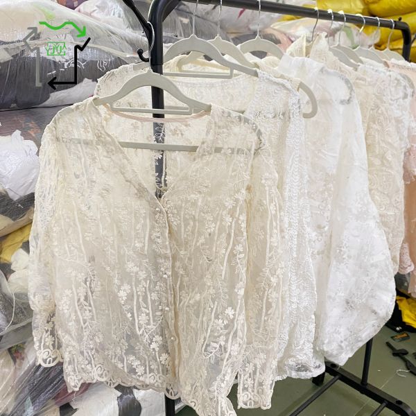 A Grade Women's Used Clothes Flower Patterned Tops With Lace Trim Long Sleeves