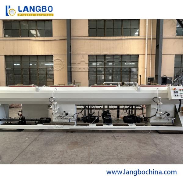 Machine d'extrusion de tuyaux en plastique PE/PP/HDPE/PVC/PPR en vente chaude pour la fabrication de tuyaux en plastique pour l'alimentation en gaz et en eau/ligne de production
