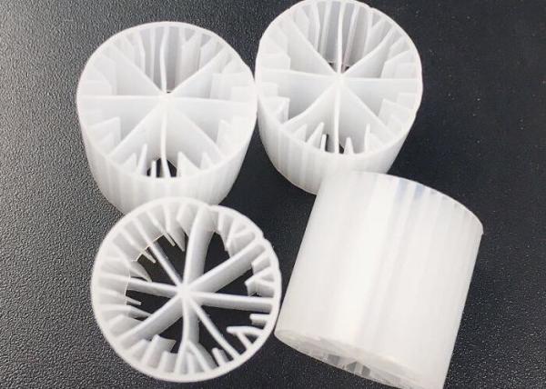 os ifas anaeróbicos do tanque 15*15mm processam meios de filtro amigáveis do eco do hdpe do período de longa vida dos bioballs de MBBR