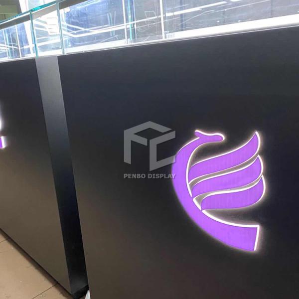 Contador del escaparate de la exhibición del museo del OEM