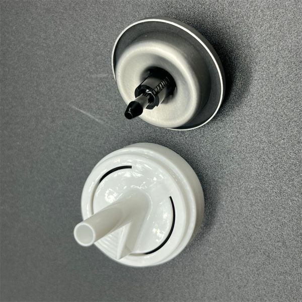  Gentle Even-Distribution Hair Mousse Dispensing Nozzle for Curly and Coily Hair Types with Wide-Fan Spray for Hydration and Definition