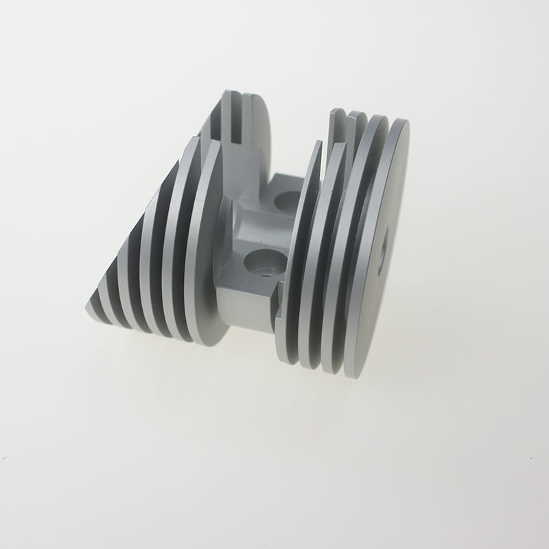 Промышленная точность CNC подвергая СИД механической обработке освещая теплоотвод с анодируя серым цветом
