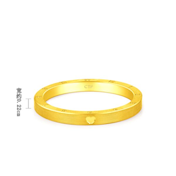 Une bague d'or sophistiquée pour elle