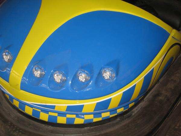 Durable 48V Electric Bumper Cars 230W Motor Power Anti Collision Tire