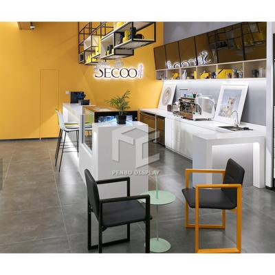 Exposição do contador da cafetaria da estratificação