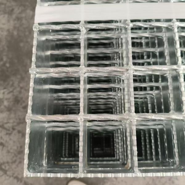 Galvanized Steel Grating, Superior Rust-Proof Performance