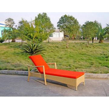 Indoor / Outdoor Rattan Wicker Sunlounger , Beach Lounge Chair