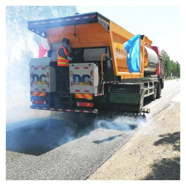 Sinotruk 14m3 Hopper Capacity Road Maintenance Truck / Road Surfacing Equipment