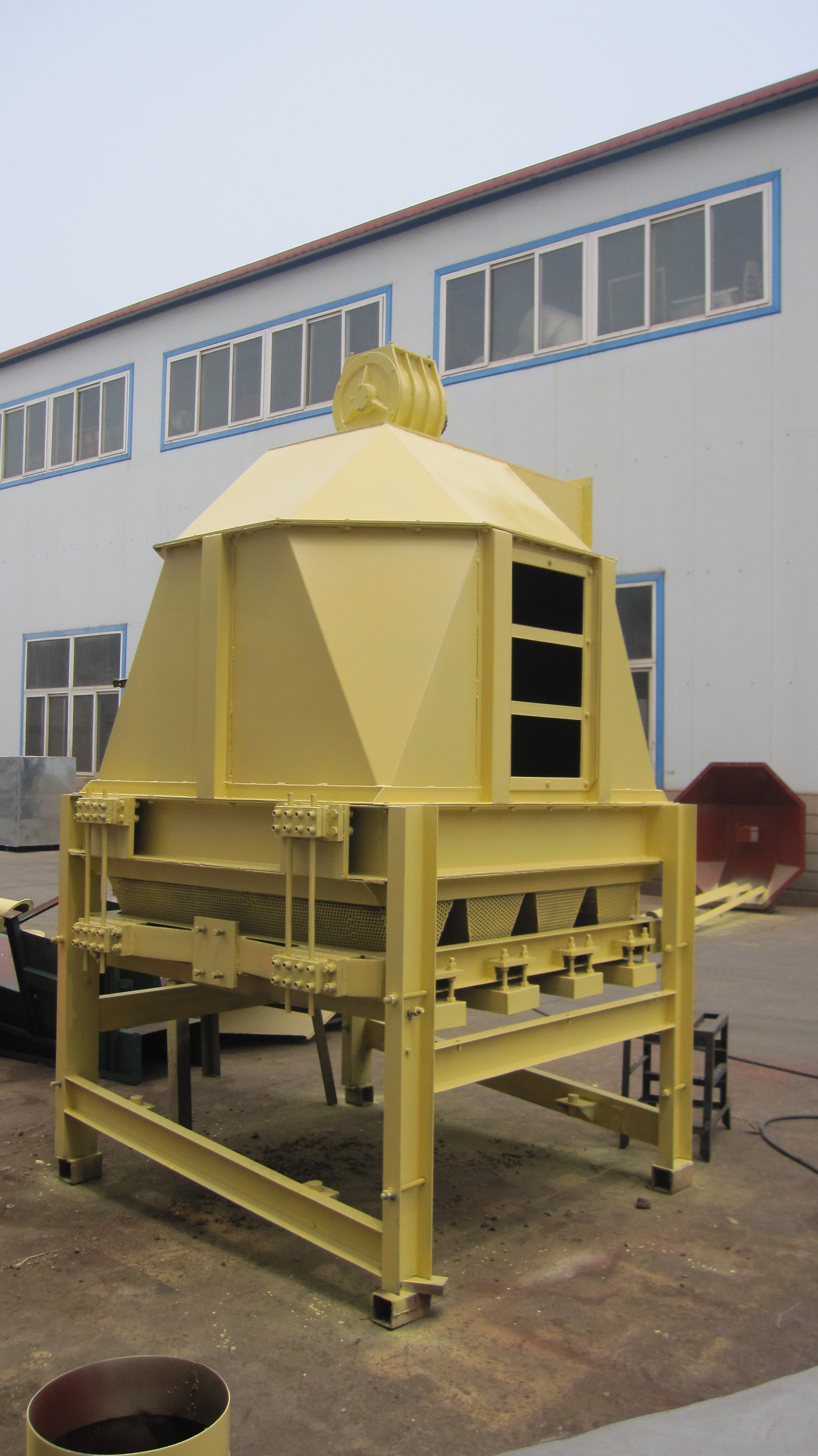 машина лепешки охладителя 2.5CBM лепешки биомассы 380V 4mm охлаждая