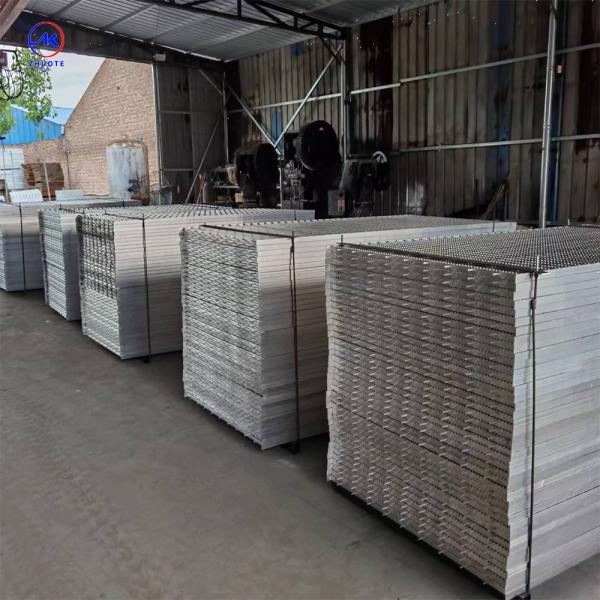 Industrial Steel Grating 30mm Bearing Bar Spacing 1000x1000mm Bright On Surface For Heavy Duty Applications