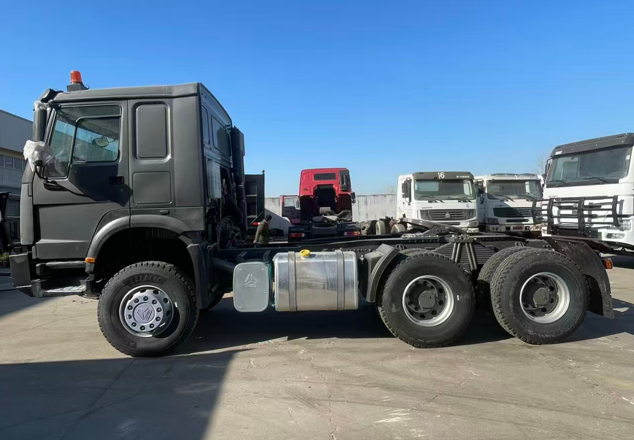 Used Howo SinoTruck 6X4 10-Wheel Tractor Truck with WEICHAI Engine 430HP