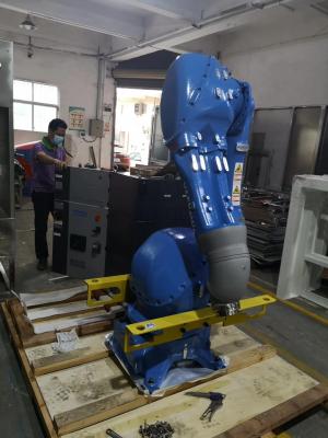 Robô de pintura YASKAWA do pulverizador de Shell 1.2m da tabela EPX2600 na linha seguimento